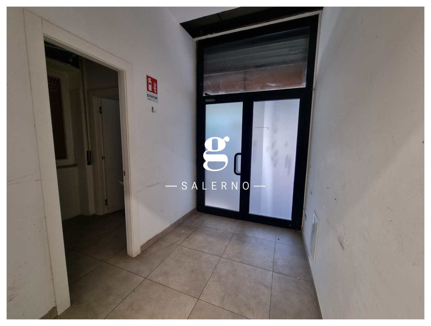 Negozio in affitto a Salerno