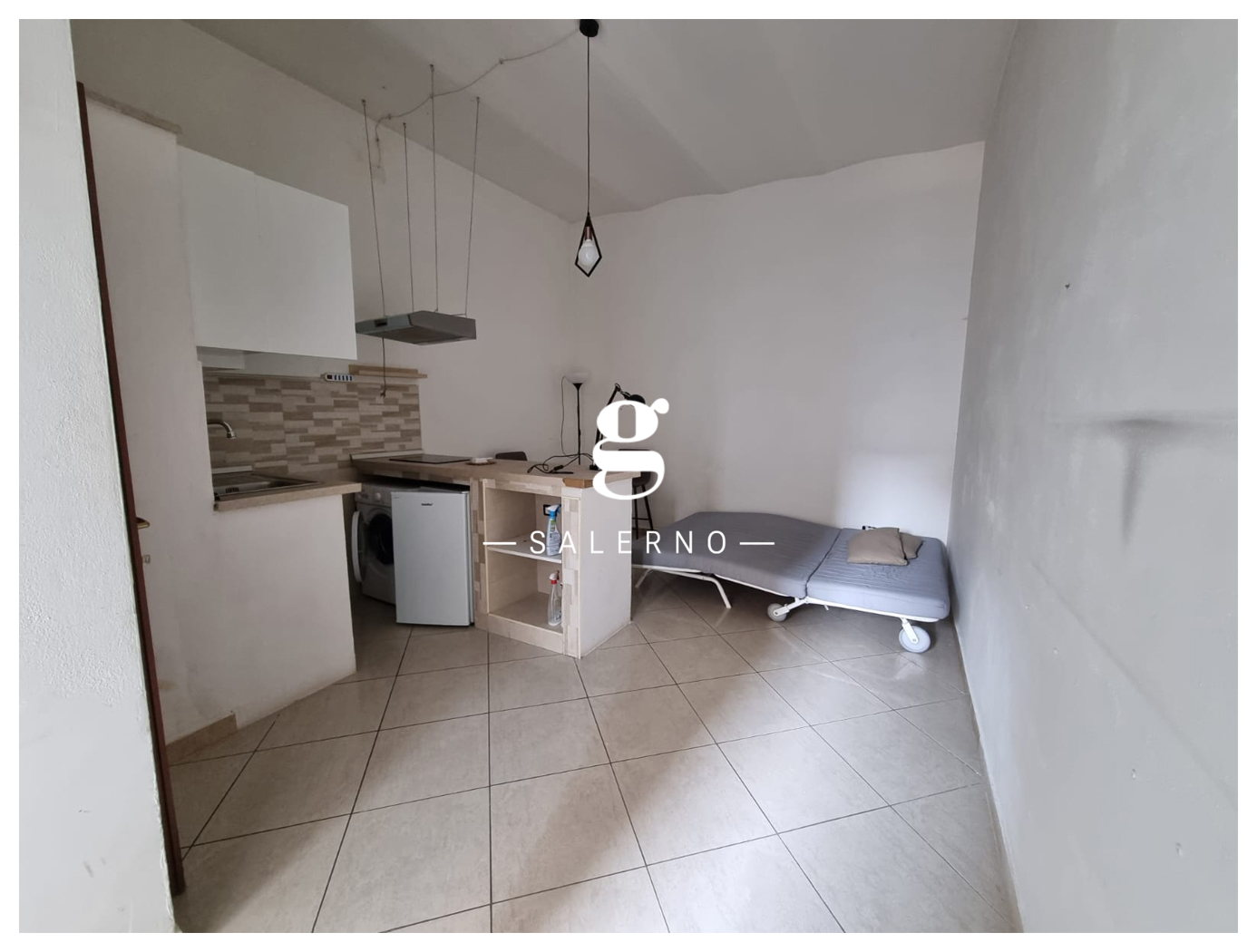 Monolocale arredato in affitto a Salerno