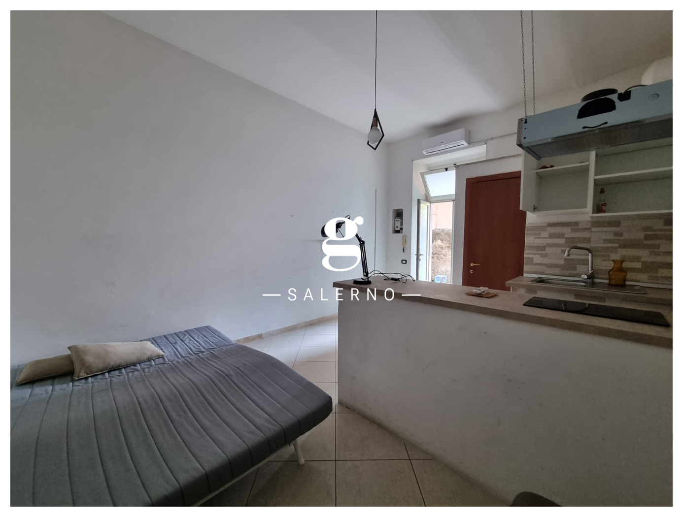 Monolocale arredato in affitto a Salerno