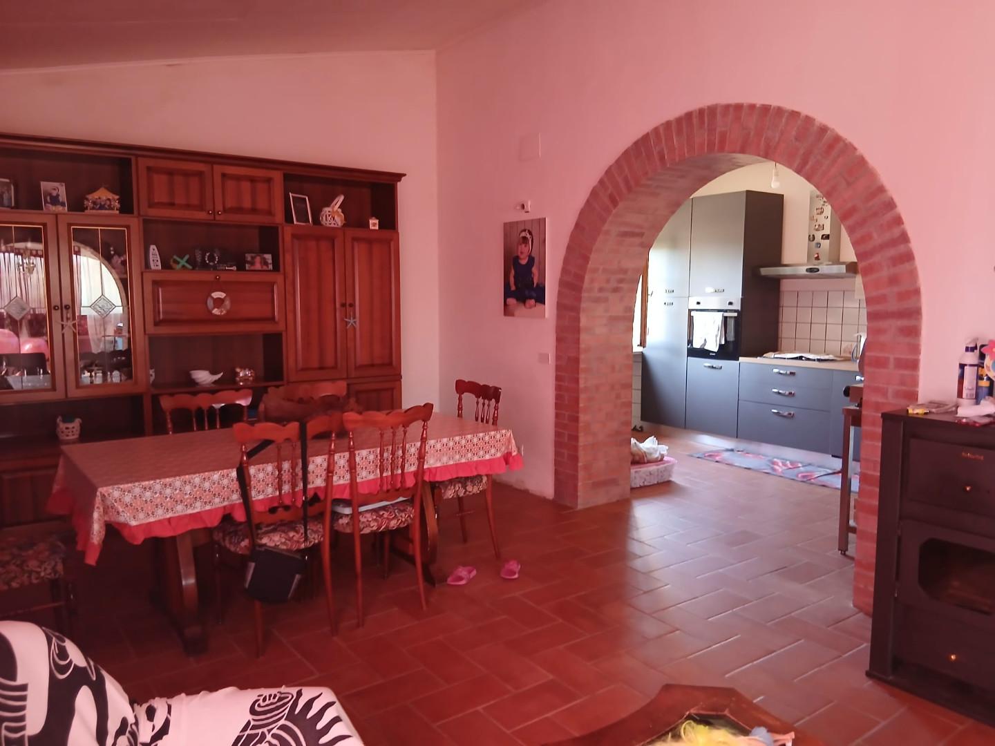 Rustico con giardino a Cinigiano