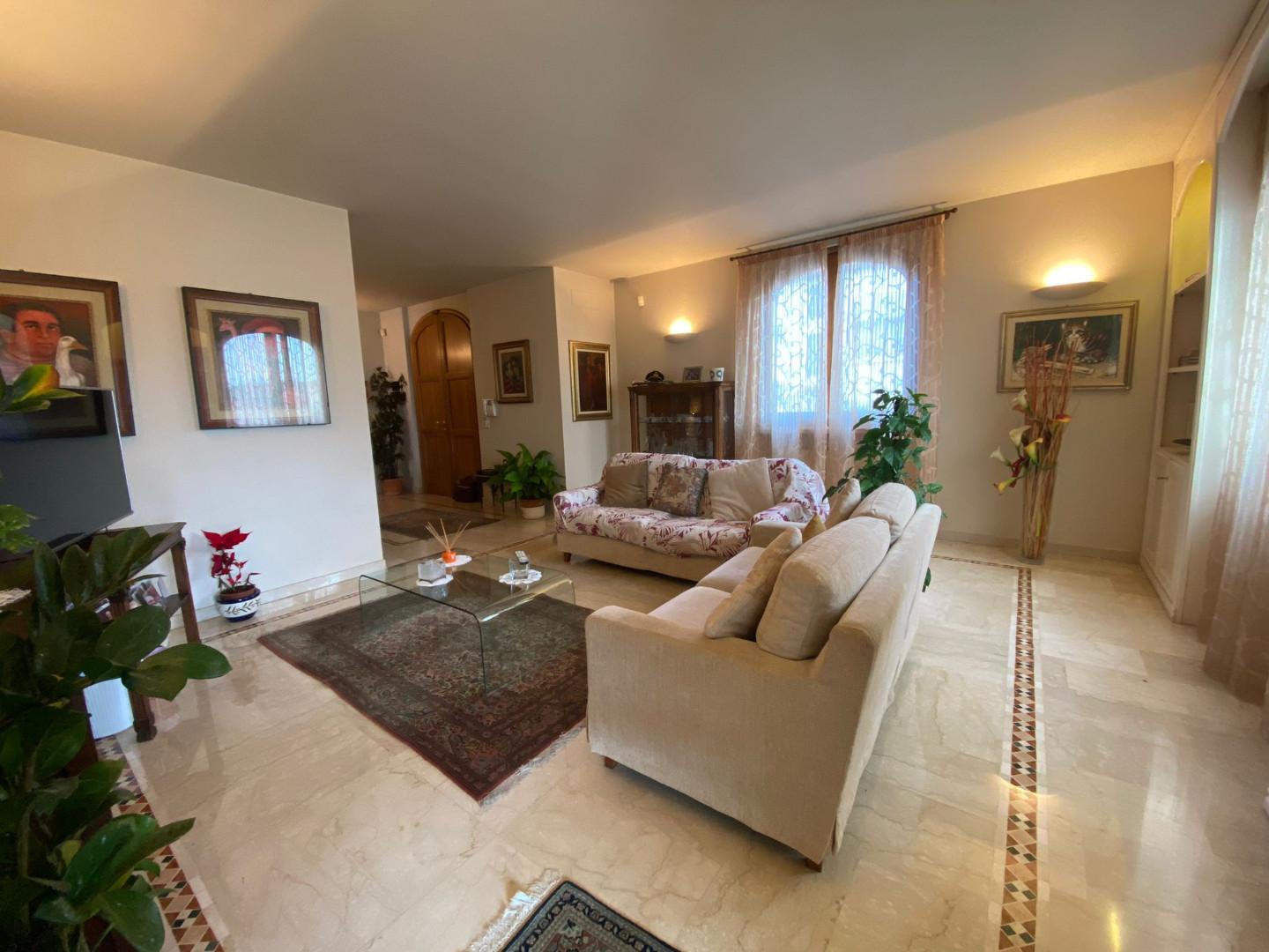 Villa con giardino, Grosseto tiro a segno