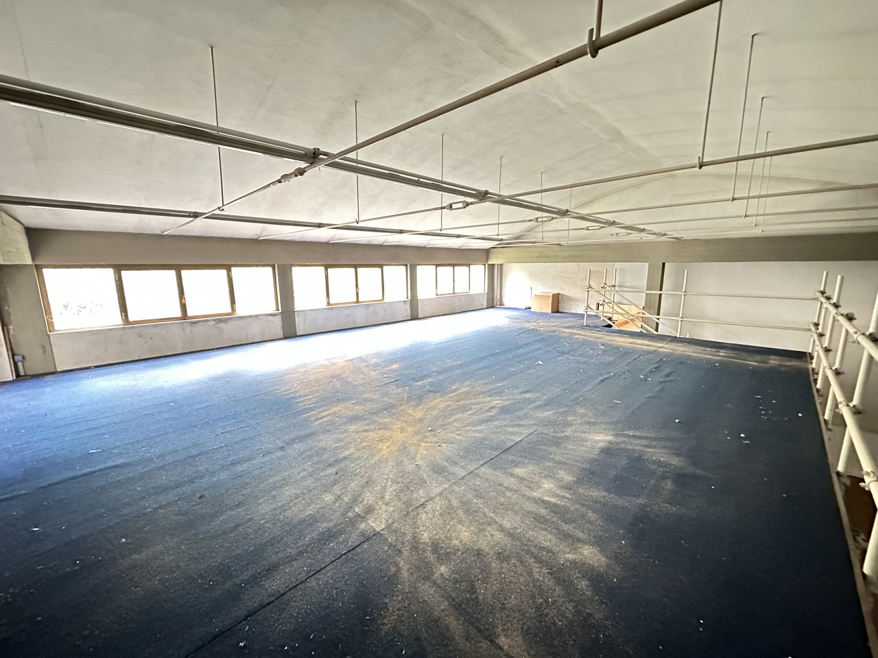 Attivit� commerciale in vendita in via duca della vittoria, Rufina