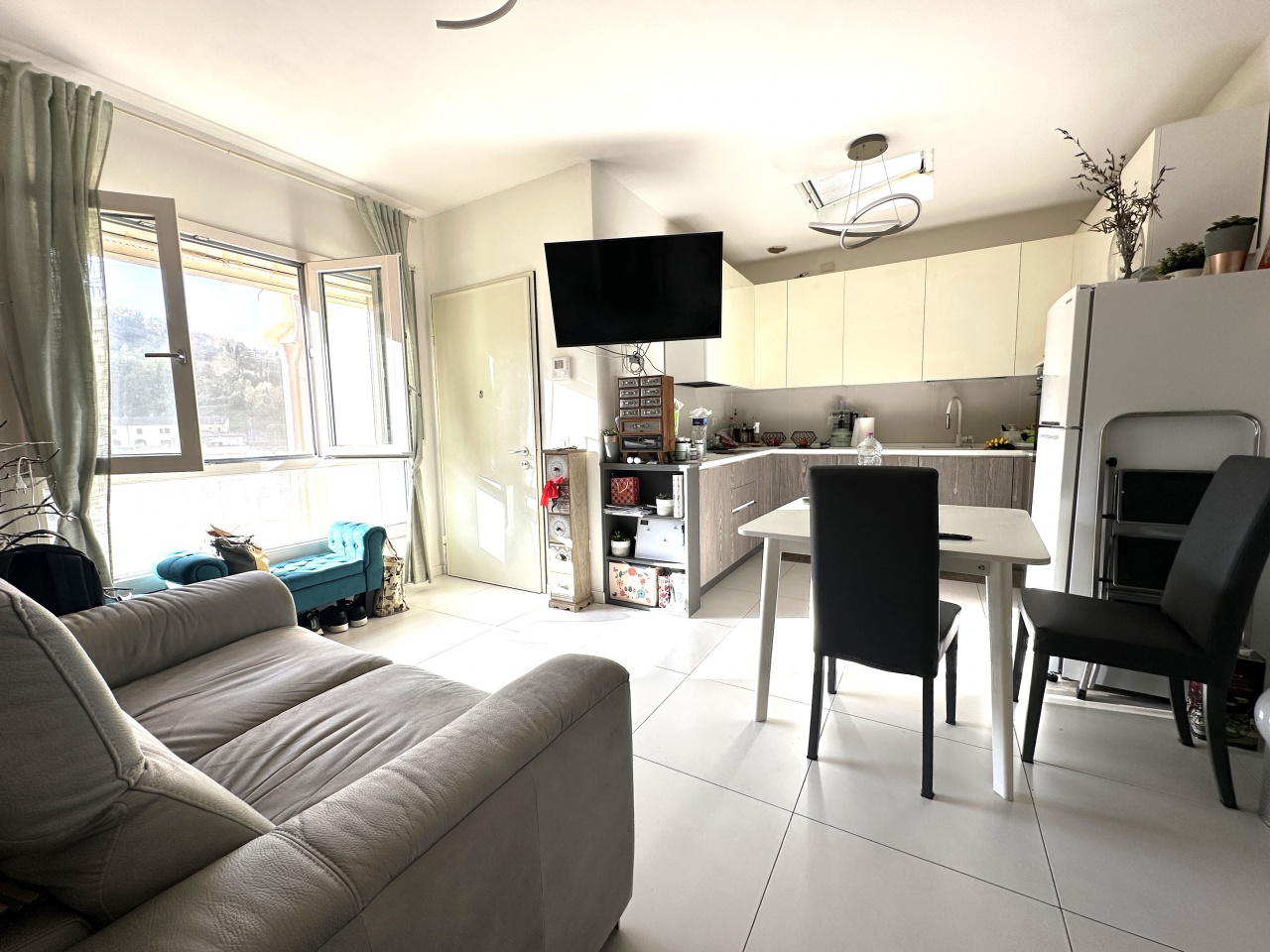 Trilocale con box in via aretina, Fiesole