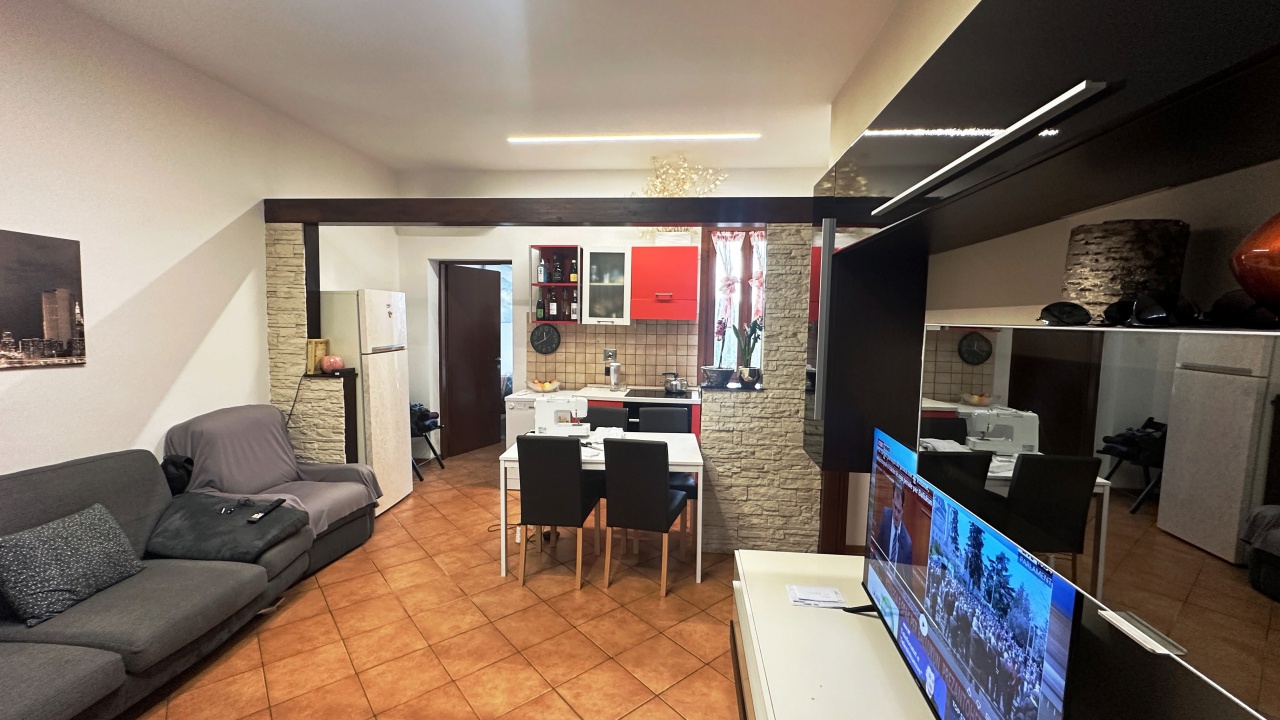 Trilocale con terrazzo in via marconi, Reggello