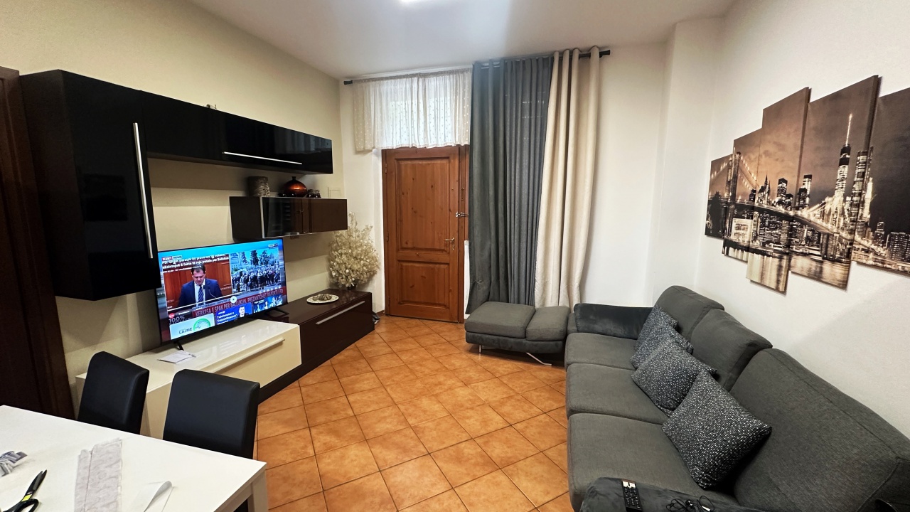 Trilocale con terrazzo in via marconi, Reggello