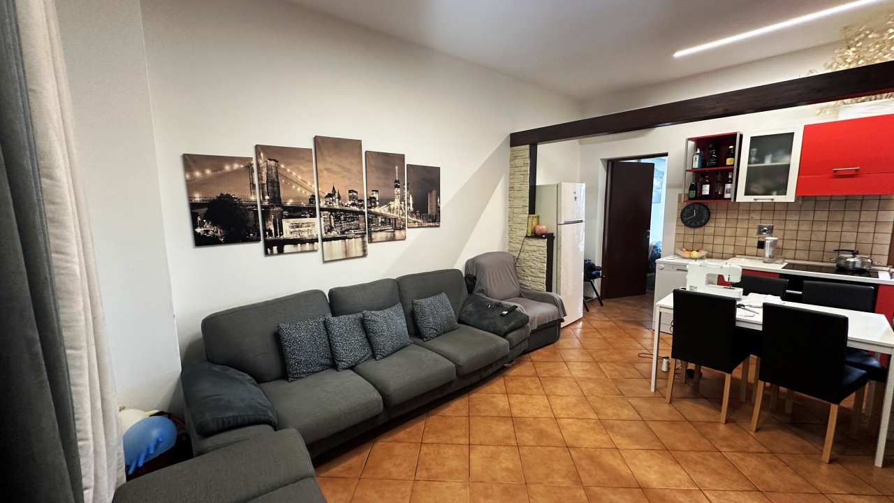 Trilocale con terrazzo in via marconi, Reggello