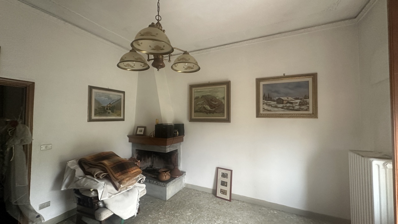 Quadrilocale con terrazzo in via aretina, Fiesole