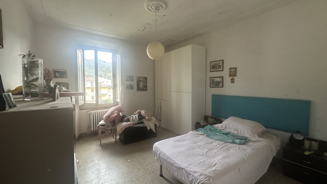 Quadrilocale con terrazzo in via aretina, Fiesole