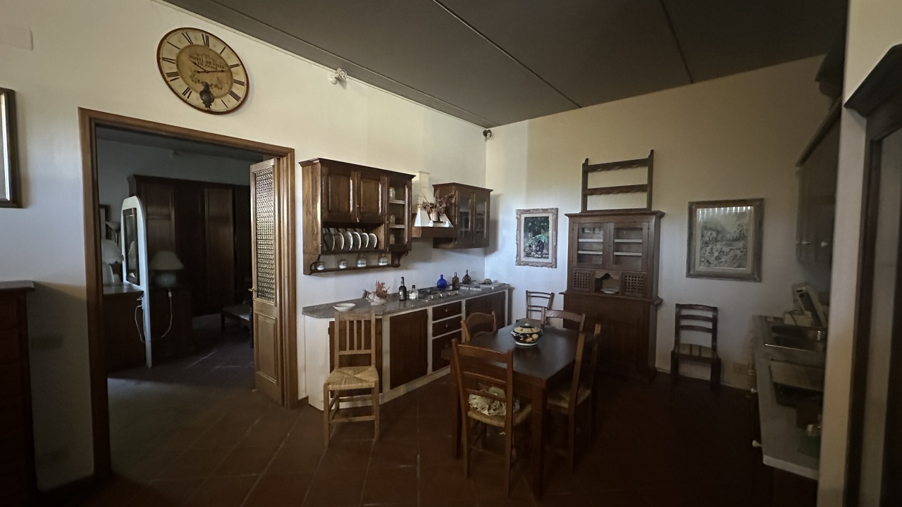 Magazzino in vendita in via vallombrosana, Reggello