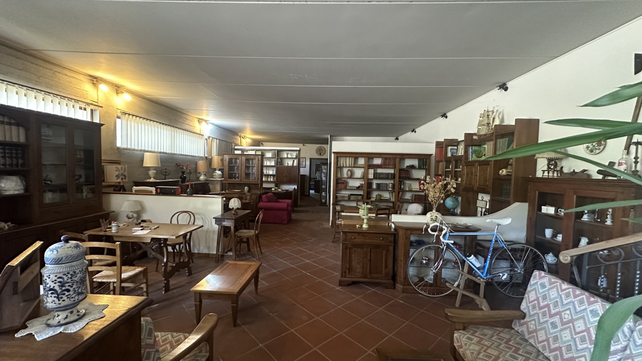 Magazzino in vendita in via vallombrosana, Reggello