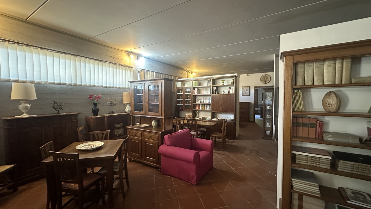 Magazzino in vendita in via vallombrosana, Reggello
