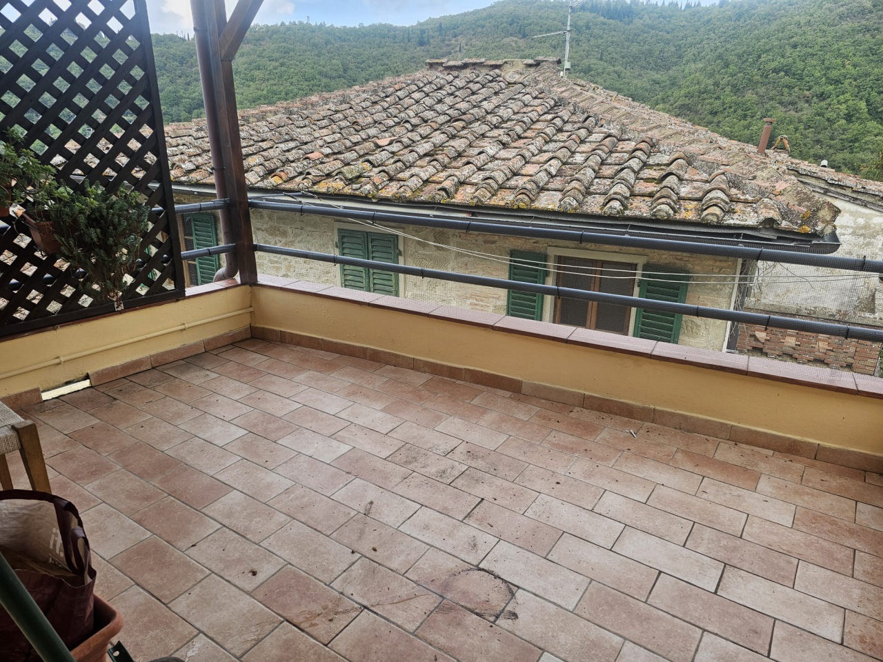 Quadrilocale con terrazzo in via iv novembre, Reggello
