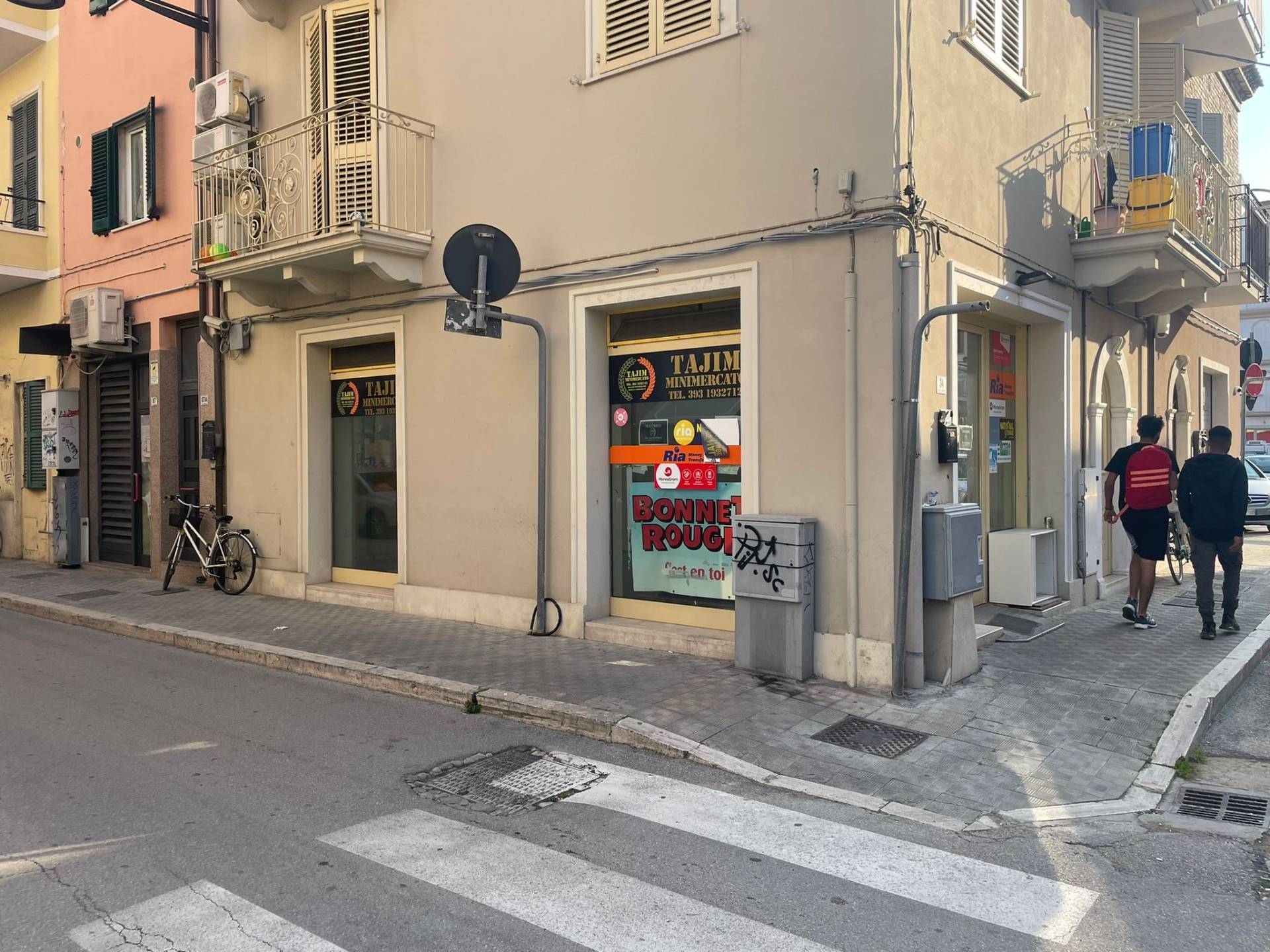 Locale commerciale in affitto a San Benedetto del Tronto, Centro