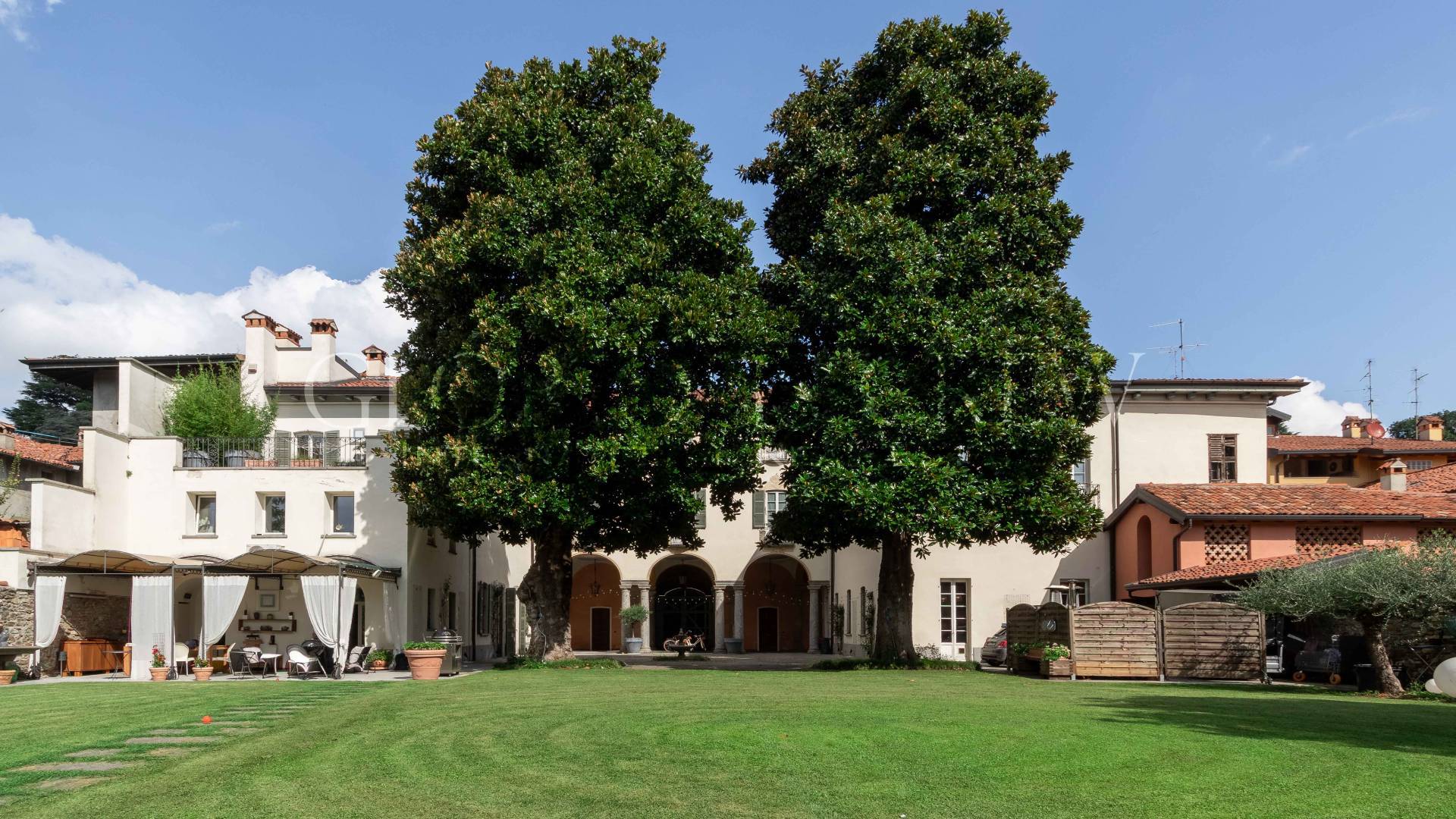 Palazzo in vendita a Oggiono