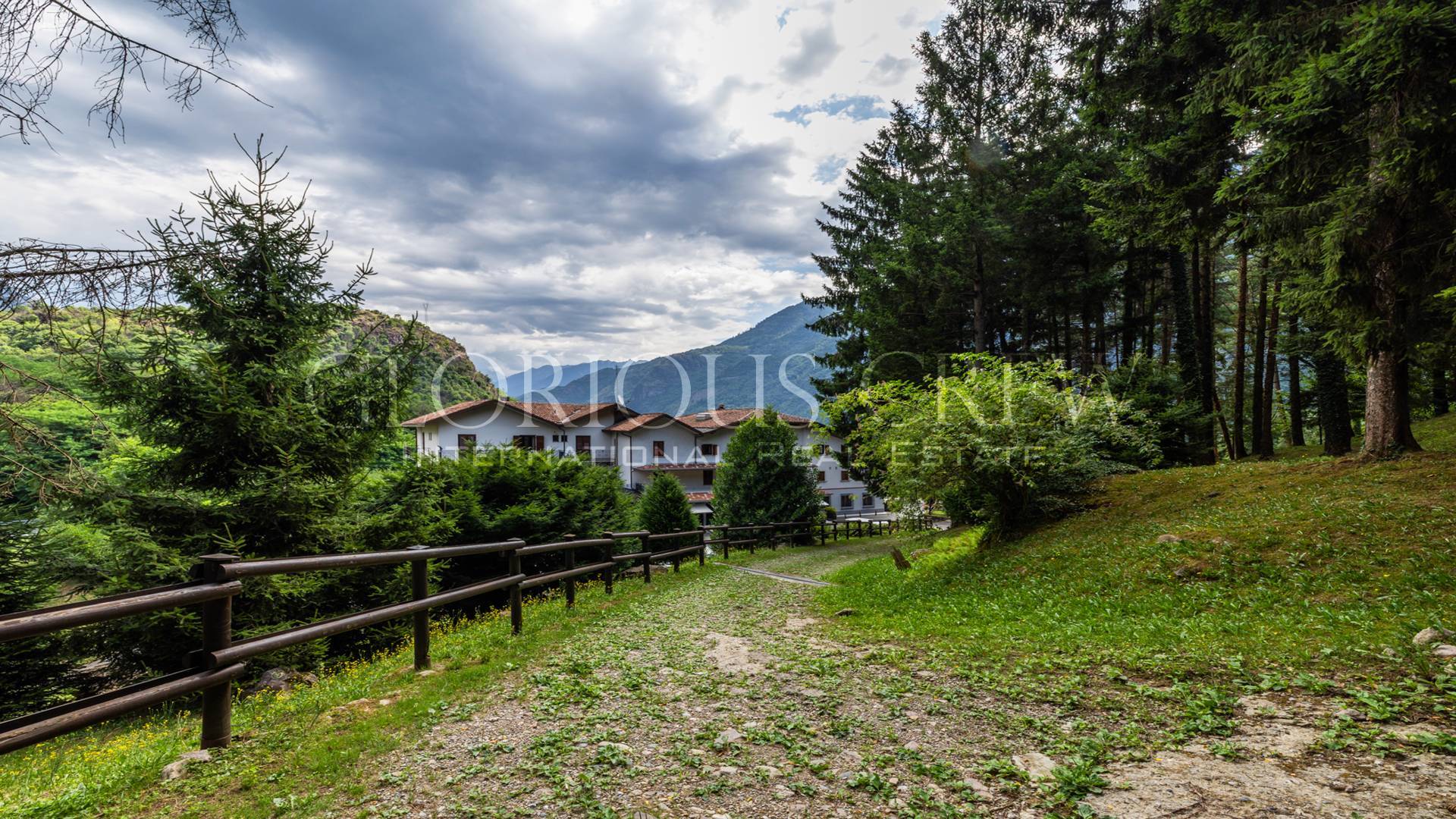 Palazzo in vendita a Darfo Boario Terme, Boario Terme