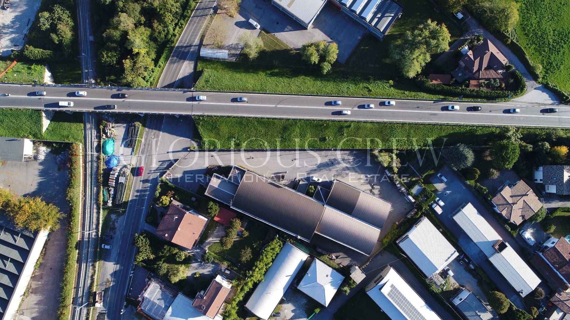 Locale commerciale in affitto a Erba