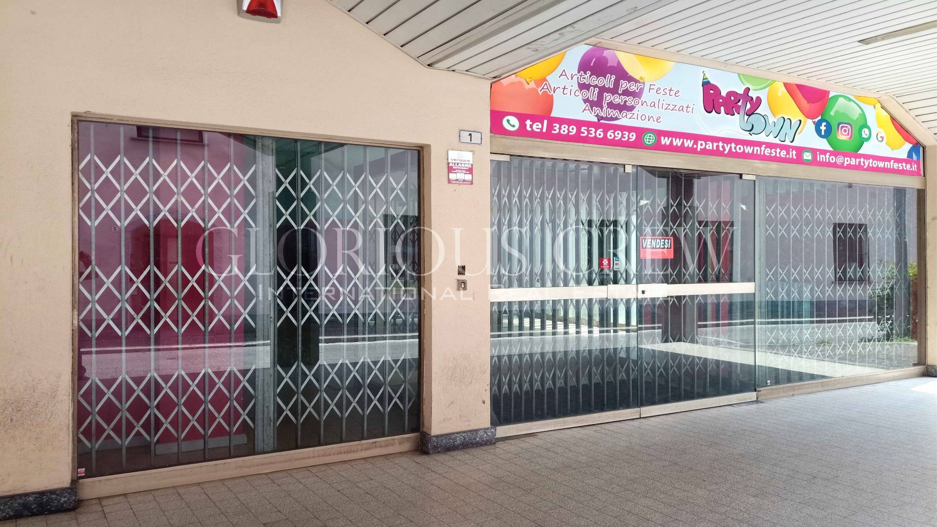 Locale commerciale in affitto a Muggi