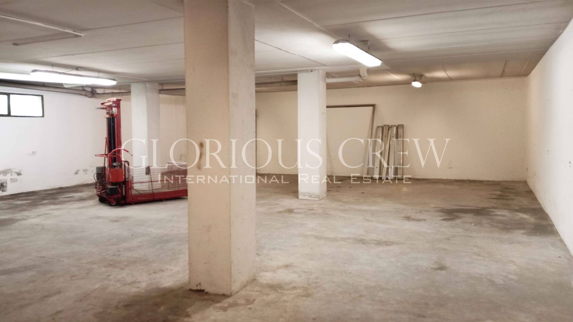 Locale commerciale in affitto a Muggi