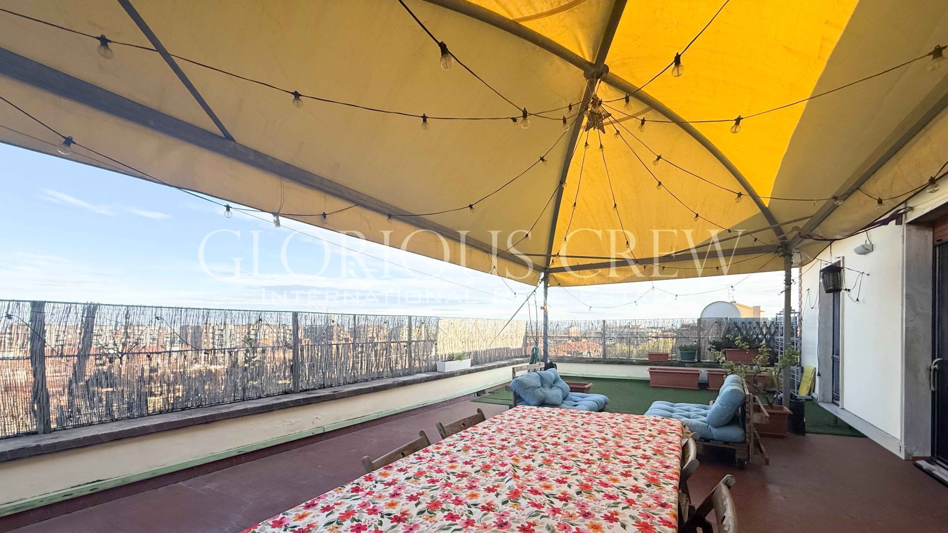 Attico con terrazzo in affitto a Milano, Bocconi