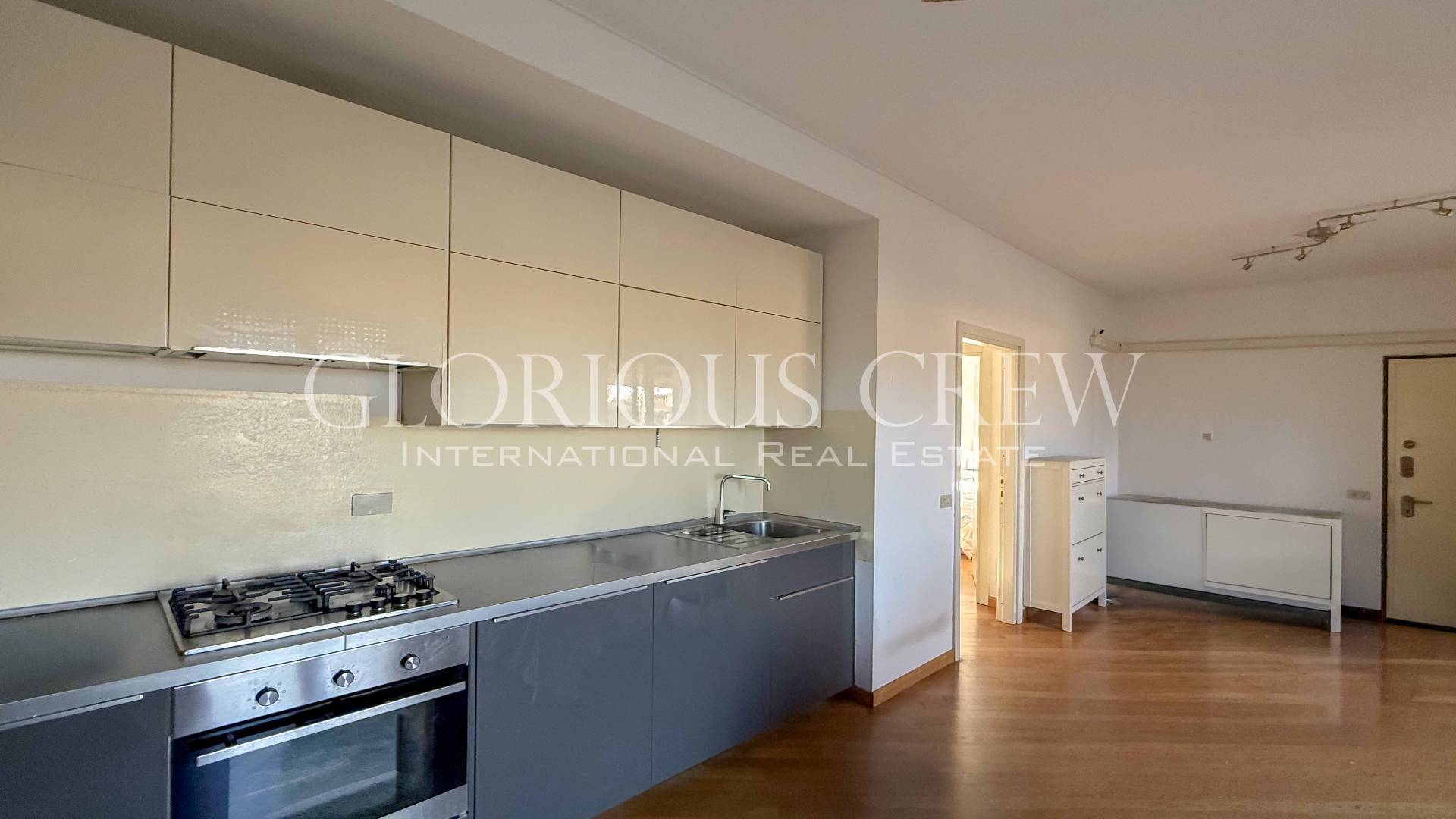 Attico con terrazzo in affitto a Milano, Bocconi