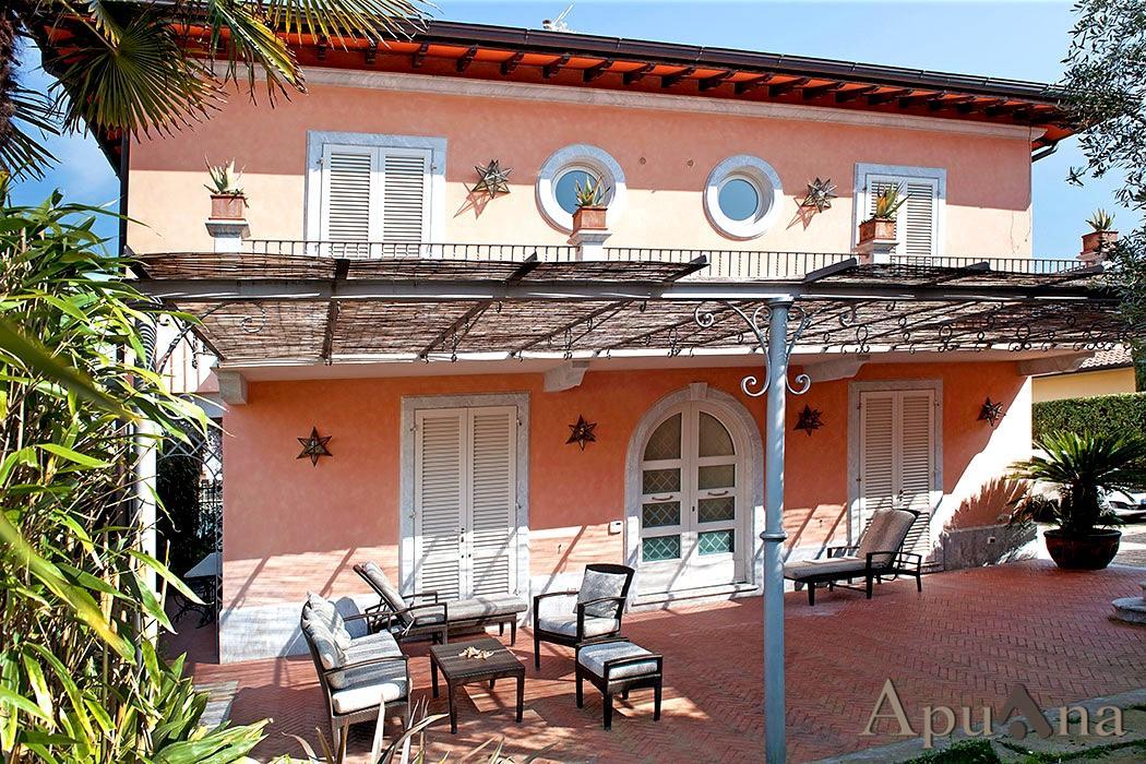 Villa arredata in affitto, Forte dei Marmi centro