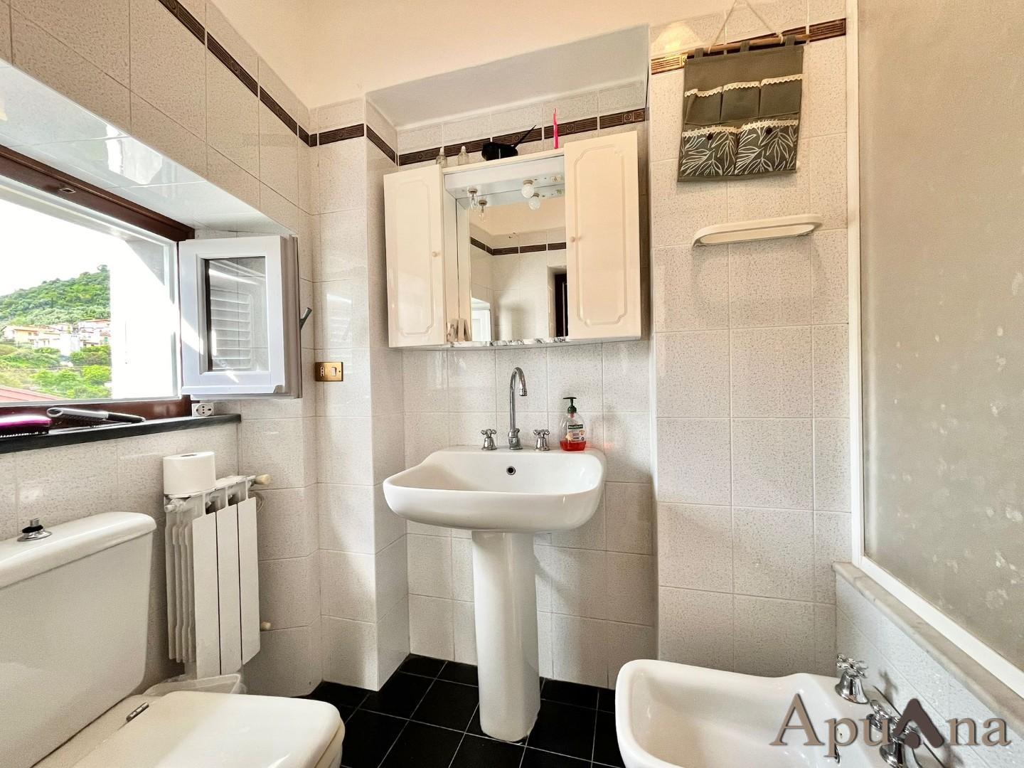 Casa indipendente con terrazzo, Massa ortola