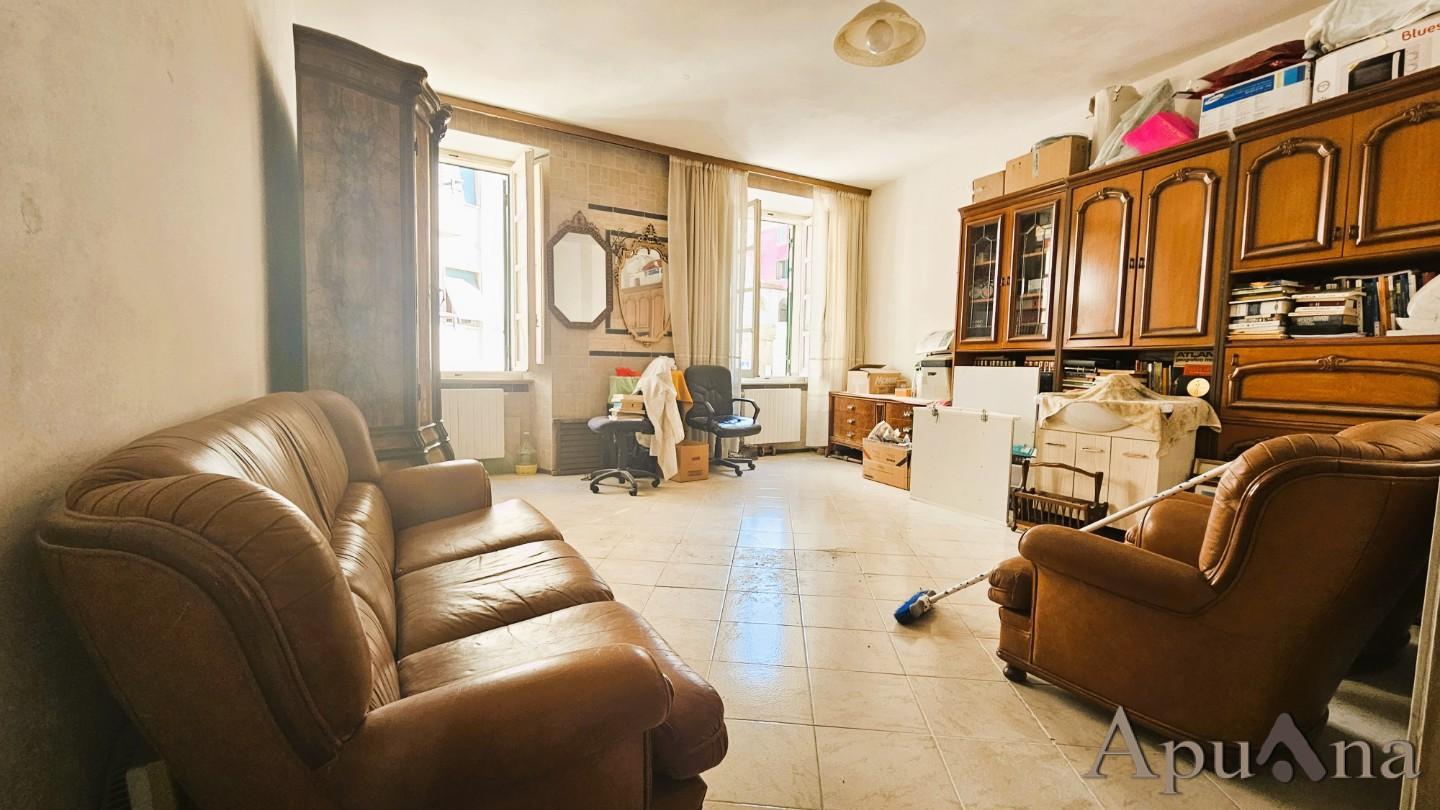 Appartamento da ristrutturare, Massa centro storico