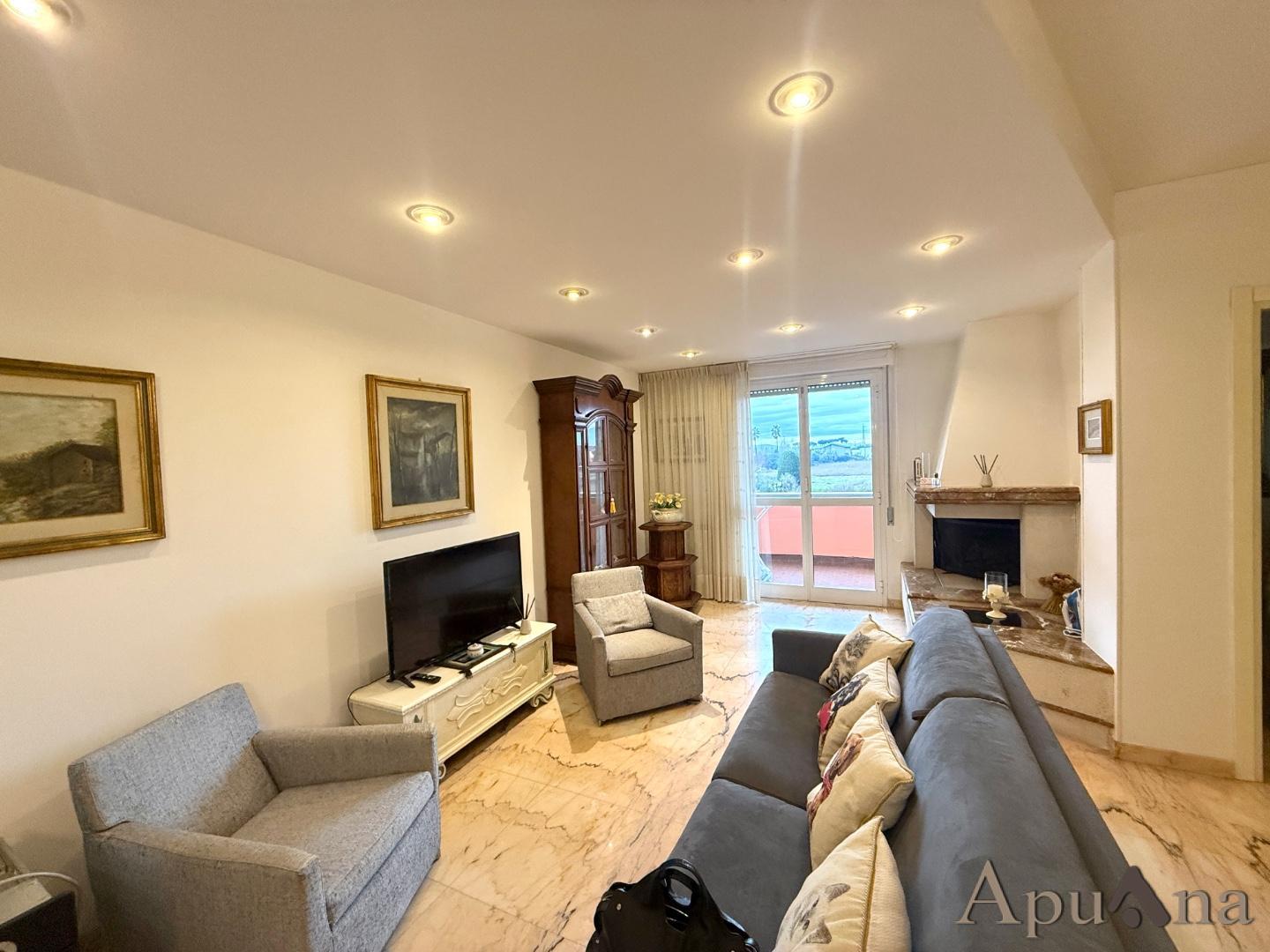 Quadrilocale arredato in affitto a Montignoso