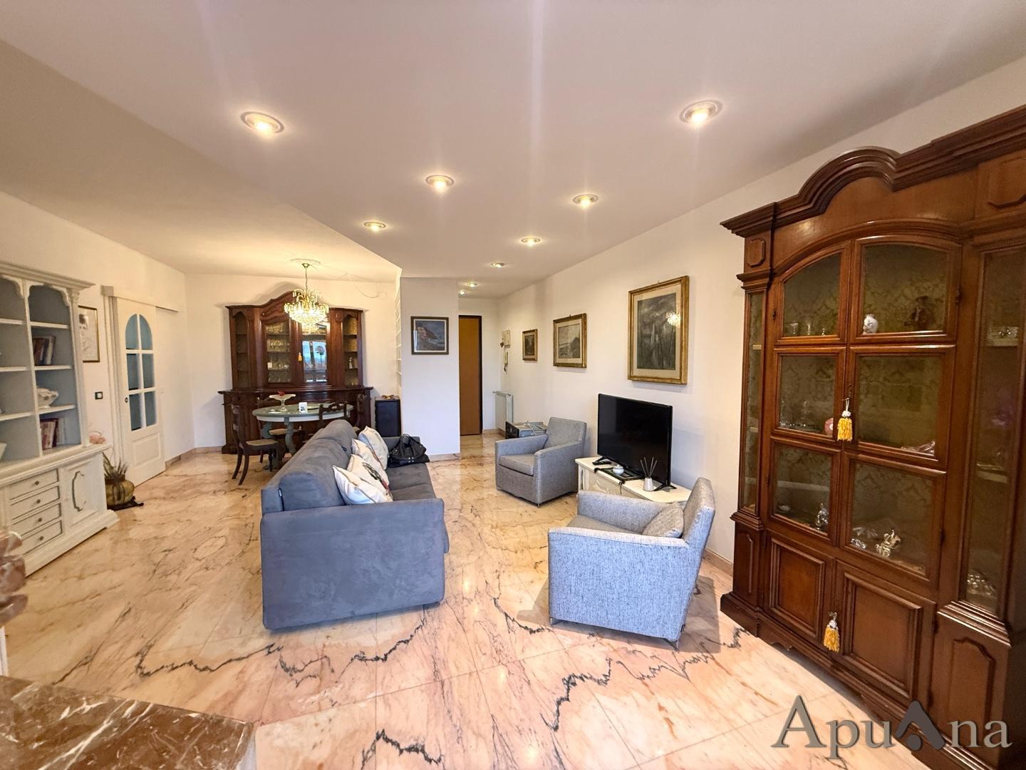 Quadrilocale arredato in affitto a Montignoso