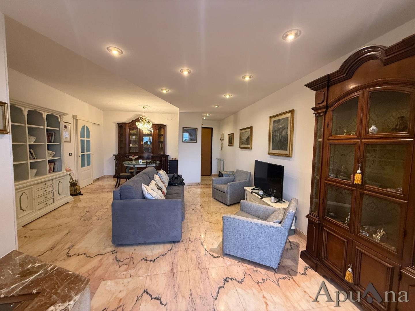 Quadrilocale arredato in affitto a Montignoso