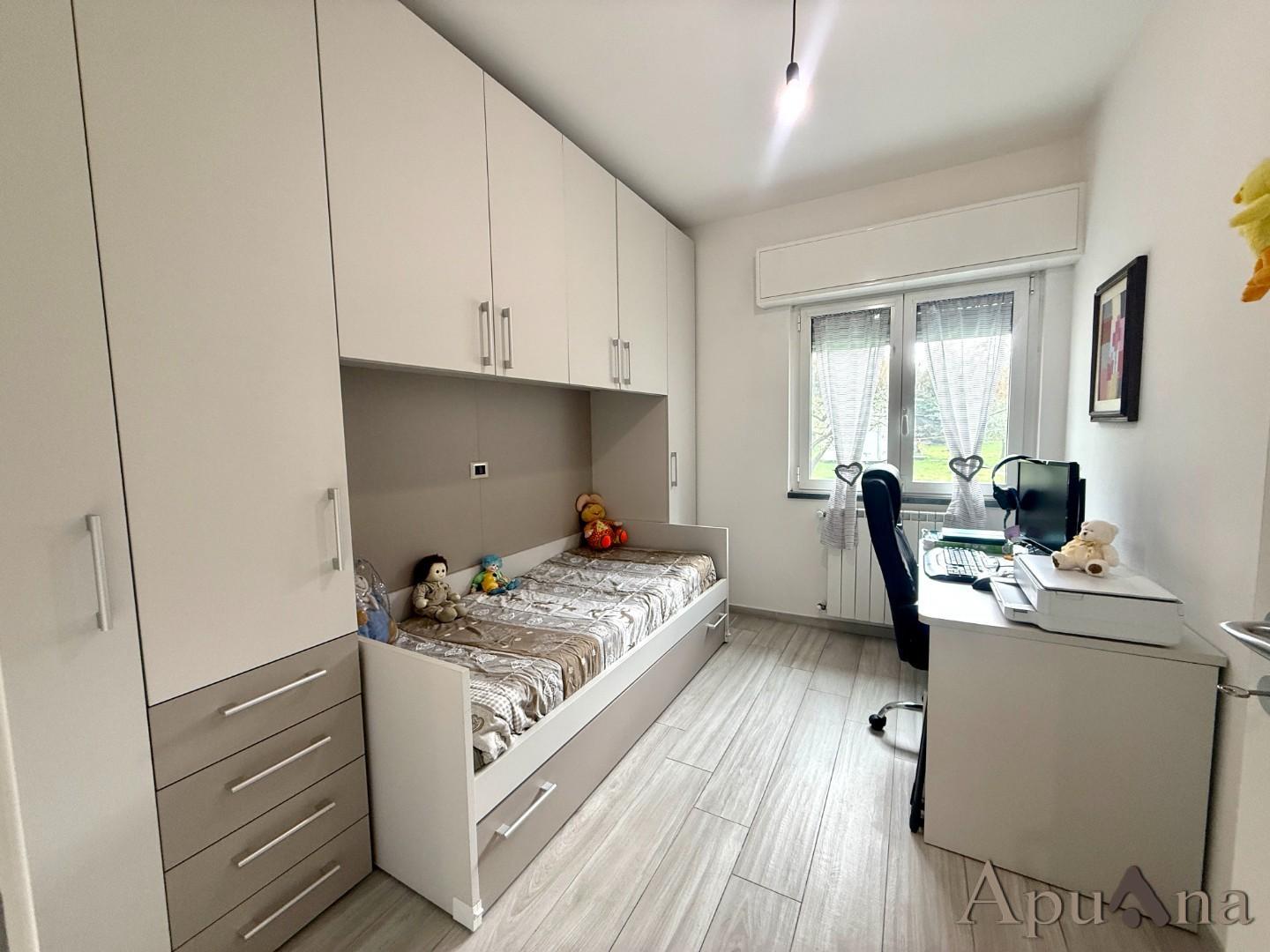 Villa con giardino, Massa mirteto