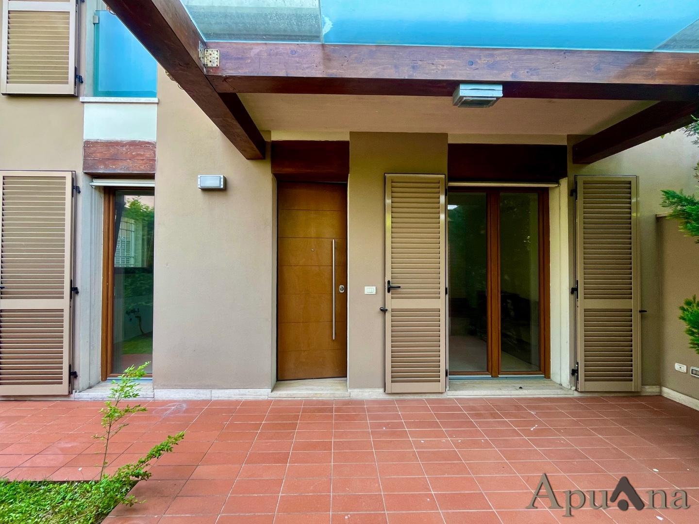 Villa con giardino, Montignoso cervaiolo