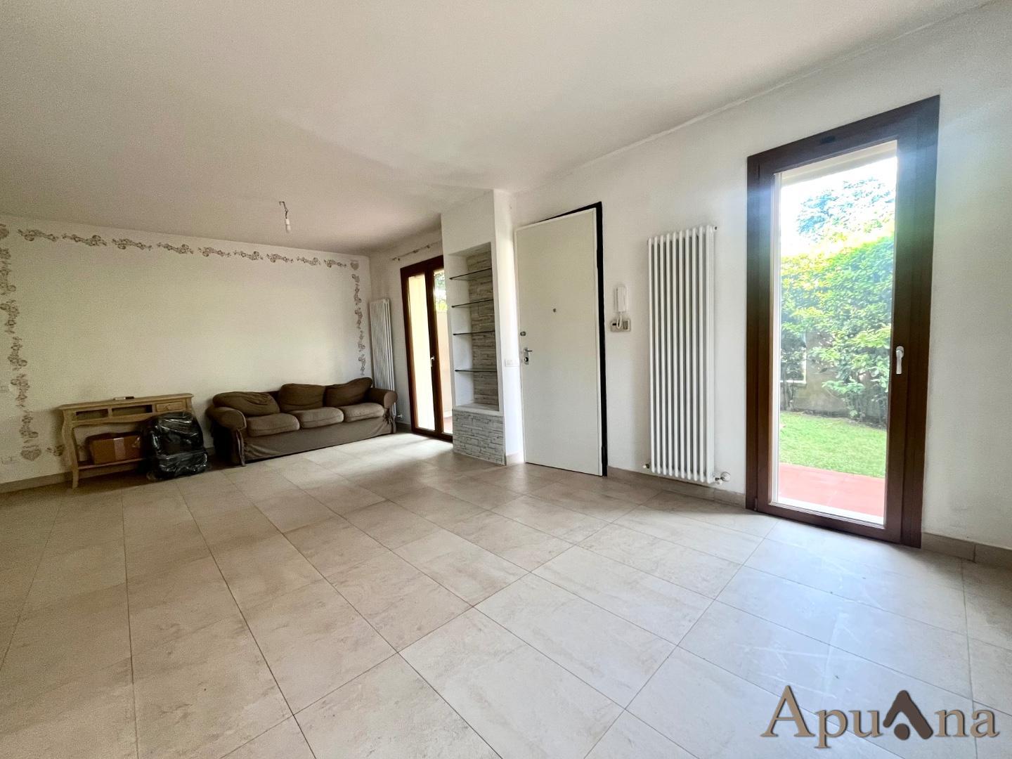 Villa con giardino, Montignoso cervaiolo