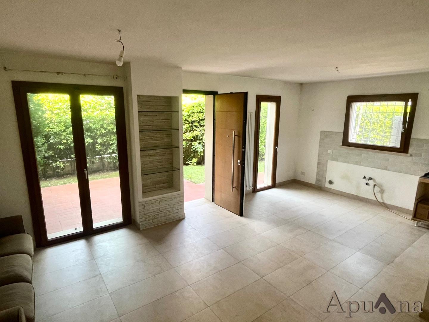 Villa con giardino, Montignoso cervaiolo