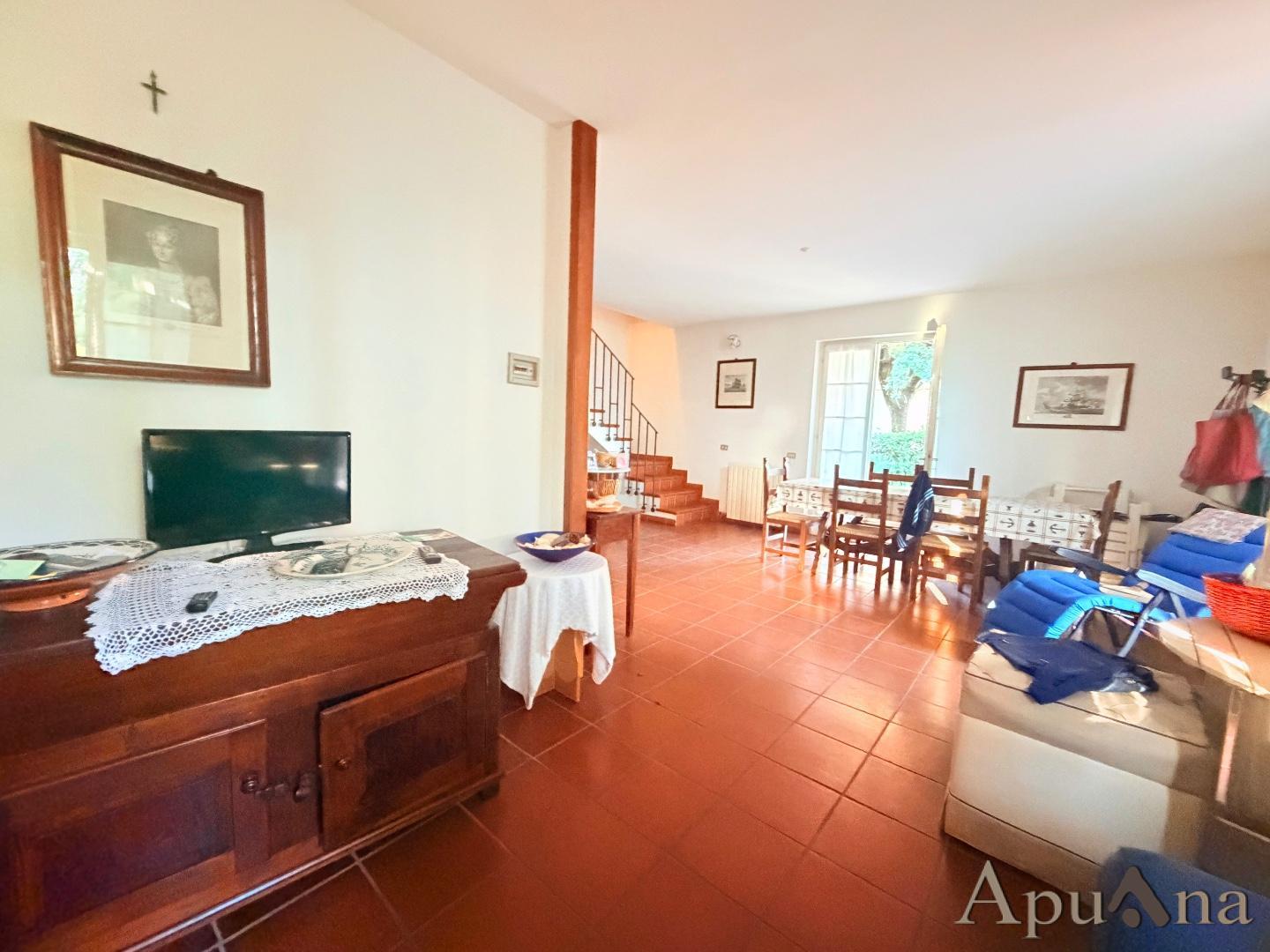 Villa con giardino, Massa ricortola