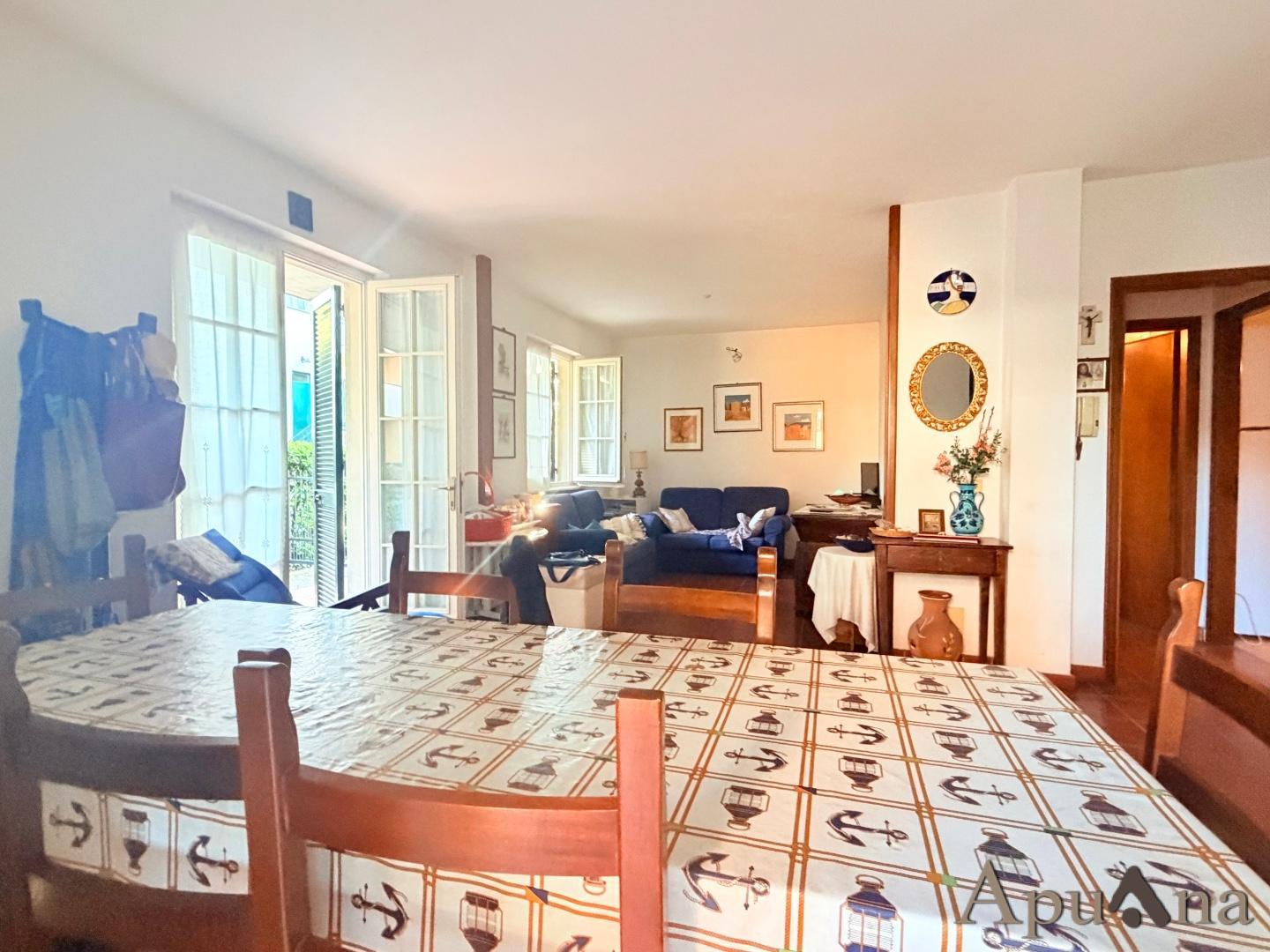 Villa con giardino, Massa ricortola