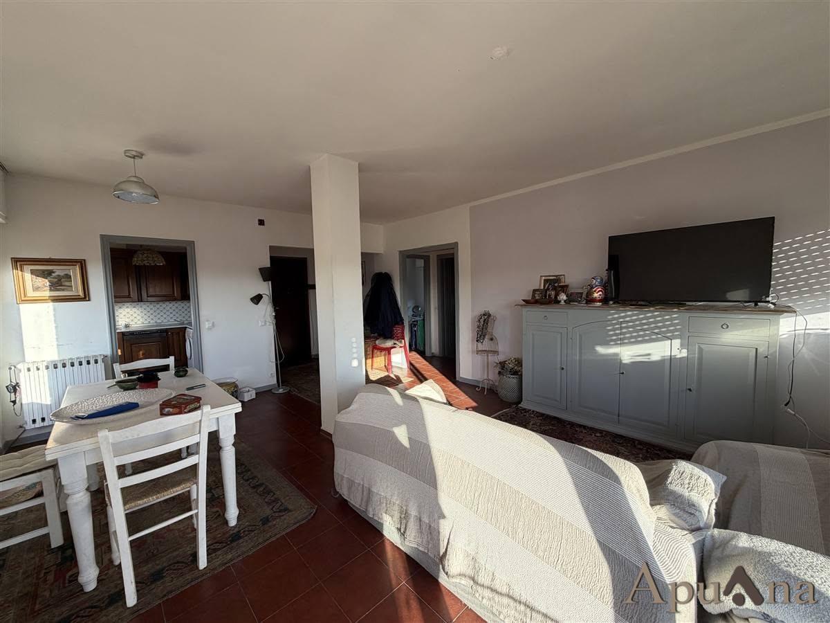 Attico vista mare, Massa ronchi