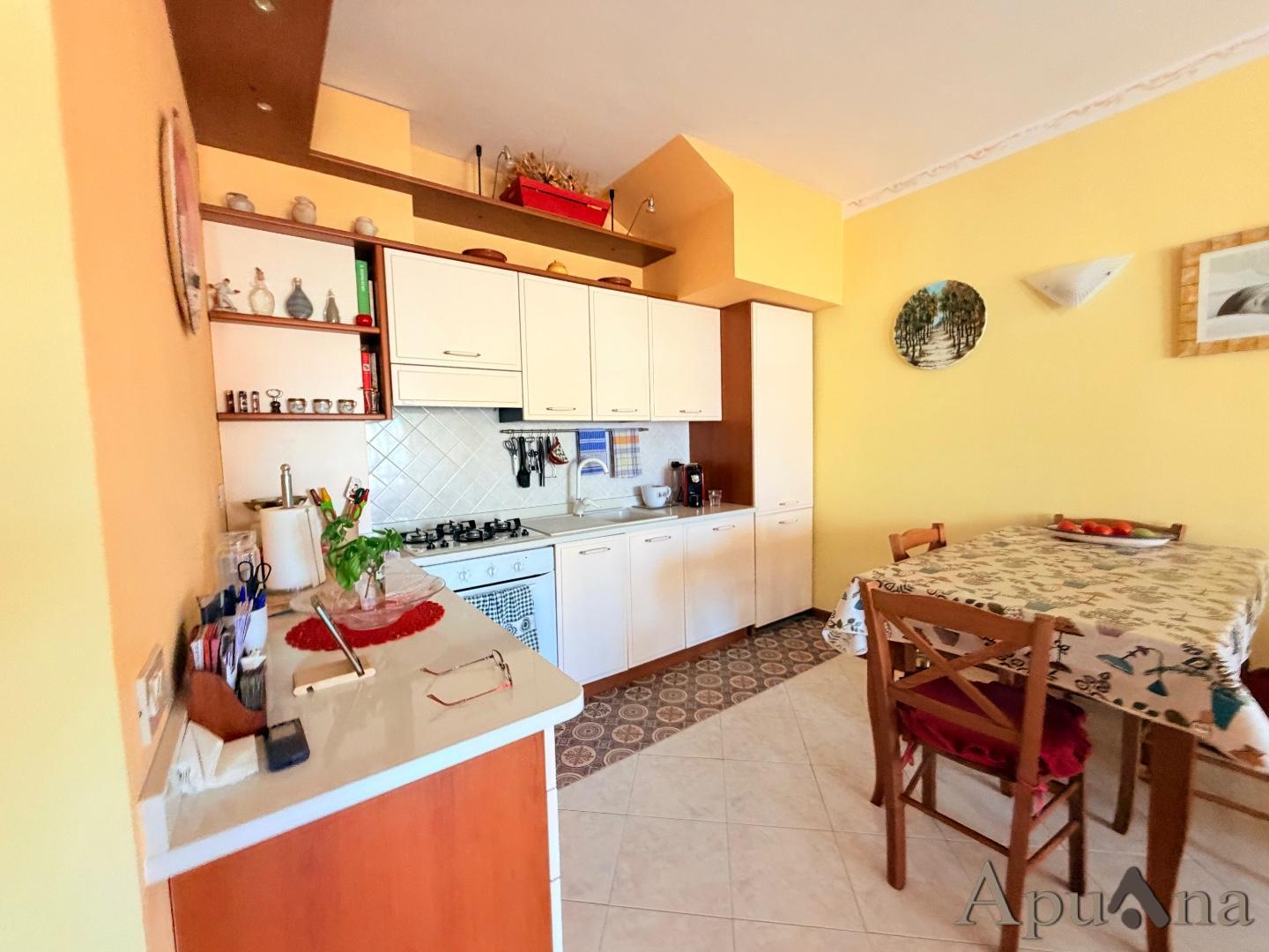 Appartamento con terrazzo a Massa