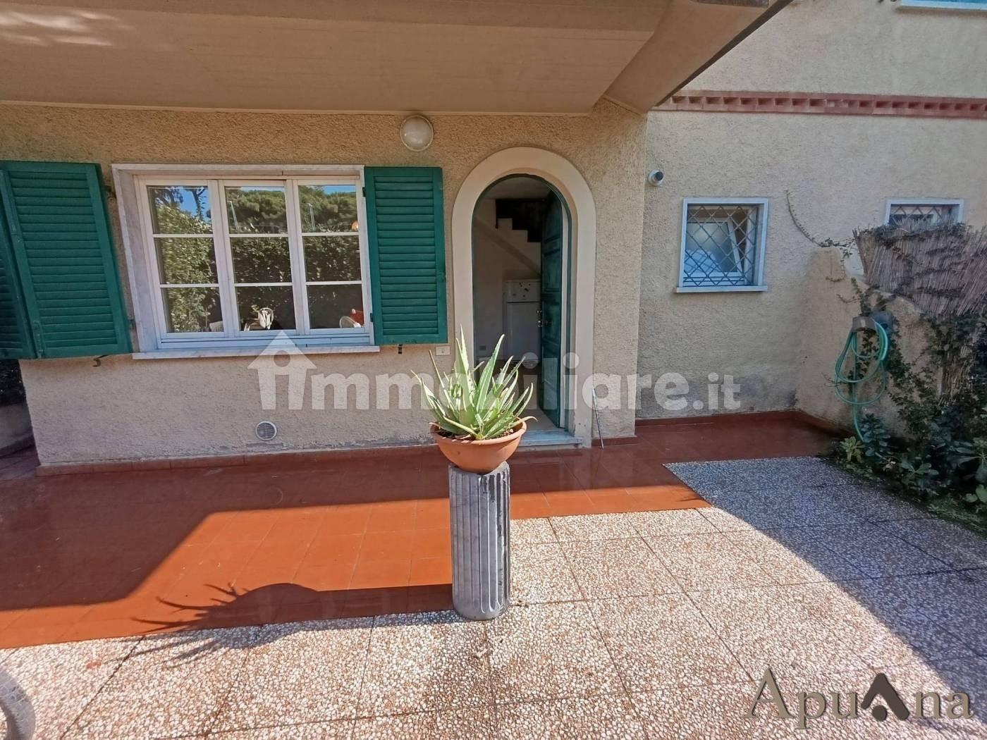 Villa con giardino, Massa marina di