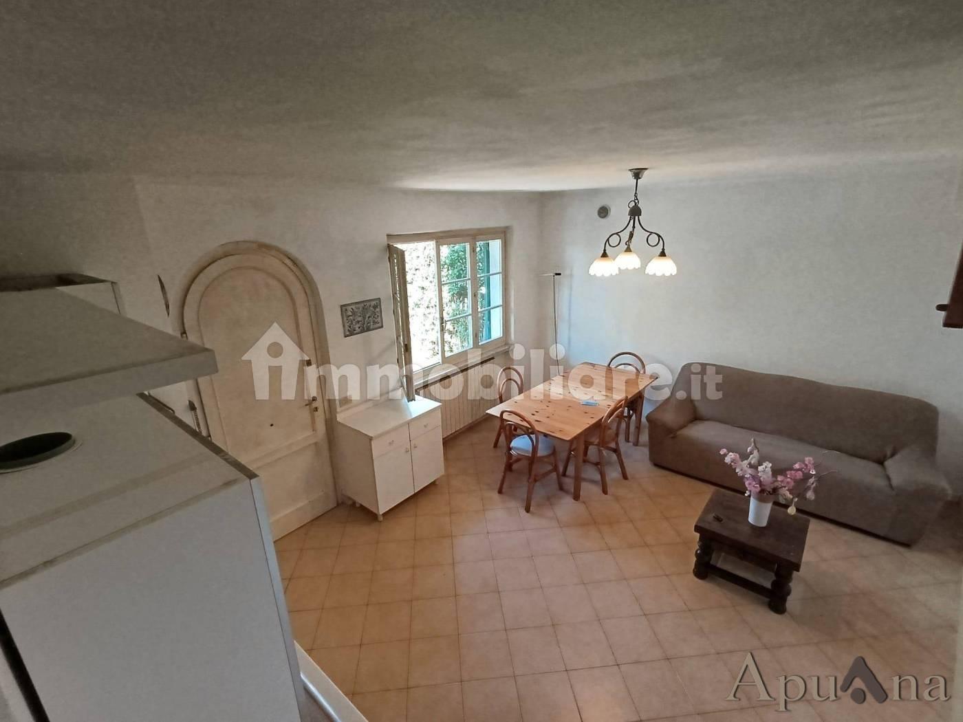 Villa con giardino, Massa marina di