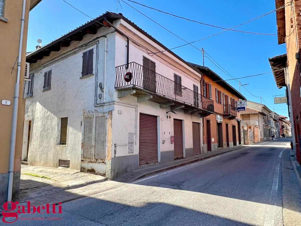 Casa indipendente con box doppio a La Morra