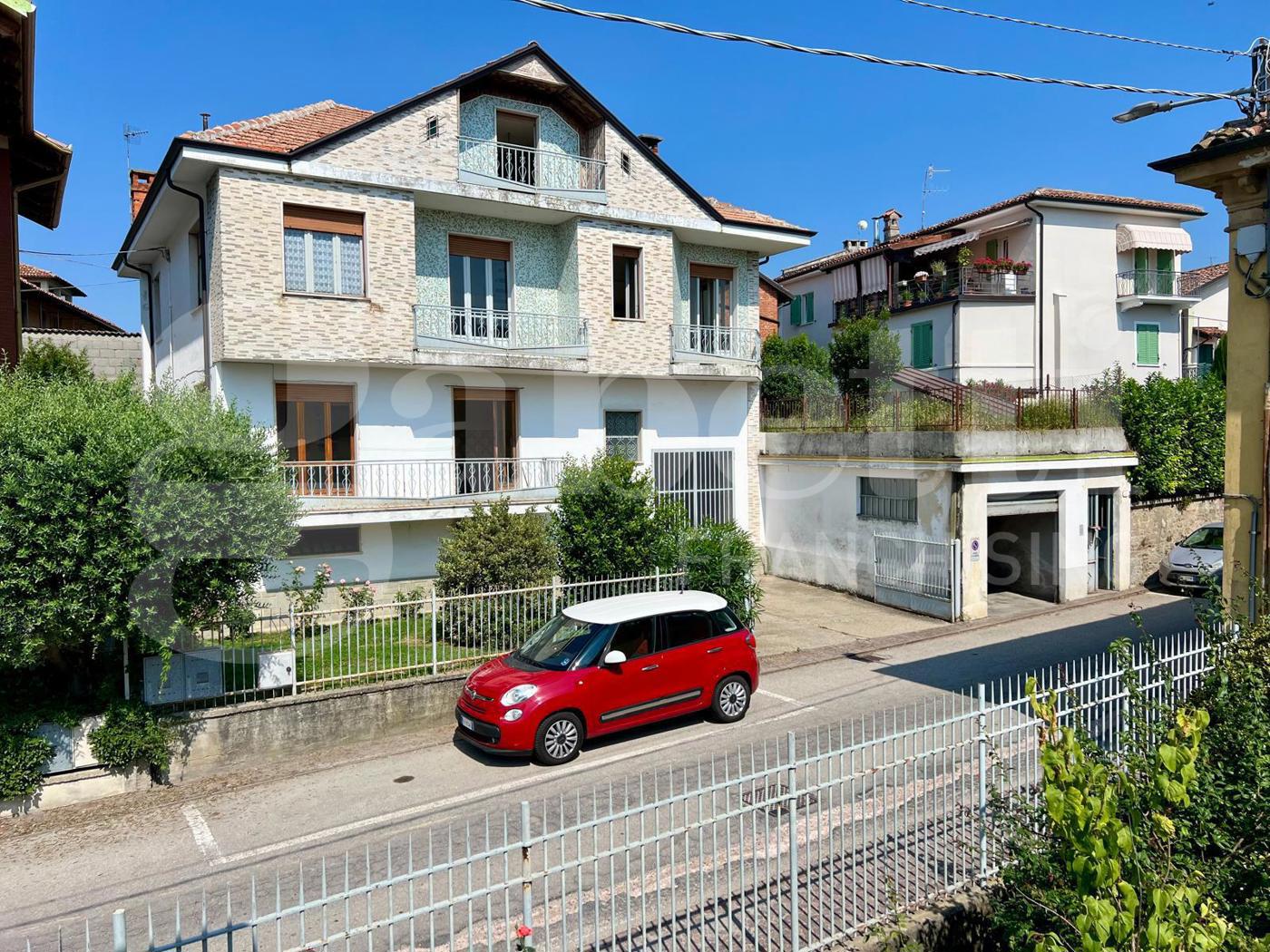 Casa indipendente con giardino a La Morra