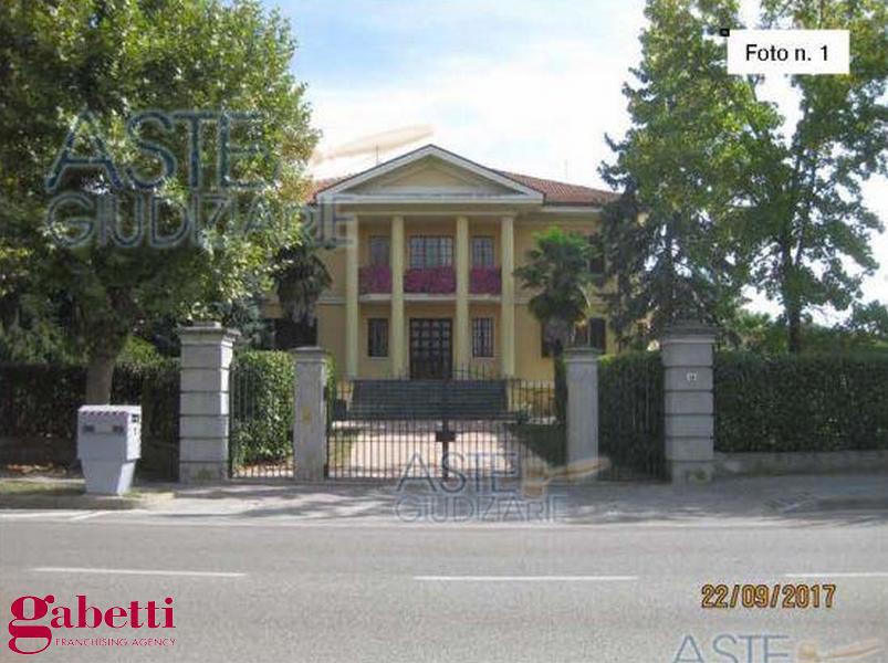 Villa con giardino a Cherasco