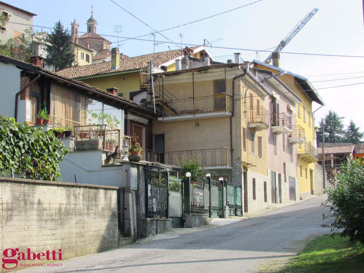 Casa indipendente con box a Novello