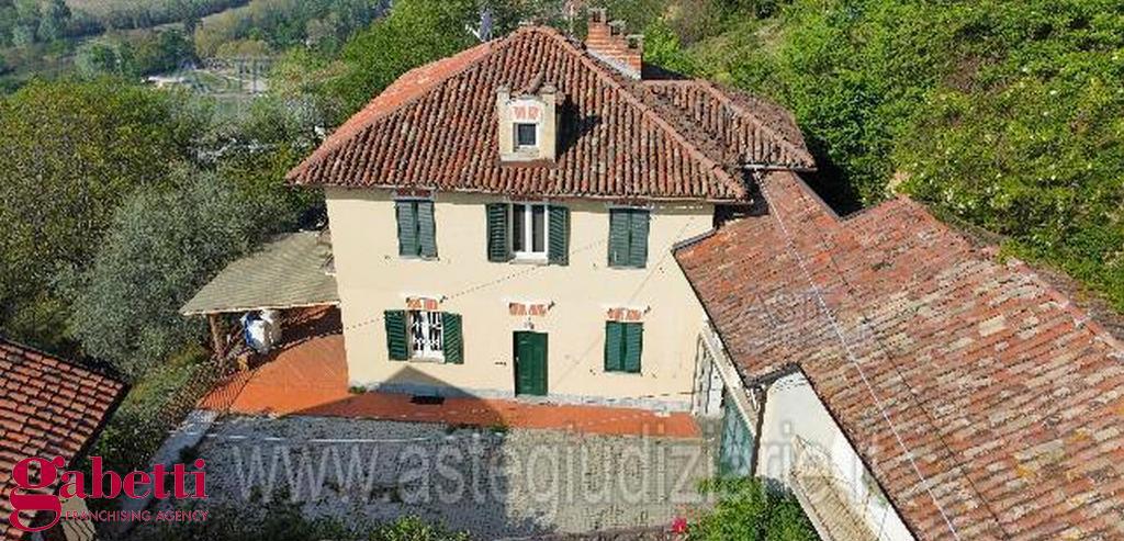 Casa indipendente con giardino a Santa Vittoria d'Alba