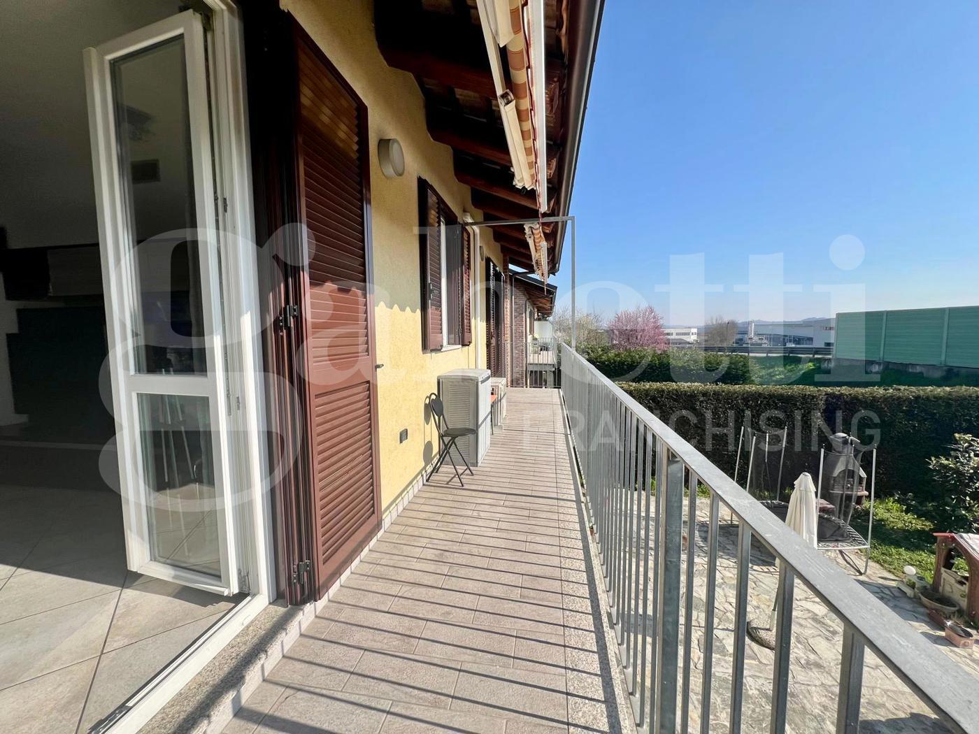 Trilocale con box a Govone