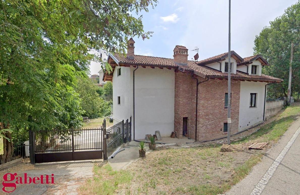 Casa indipendente con giardino a Bra