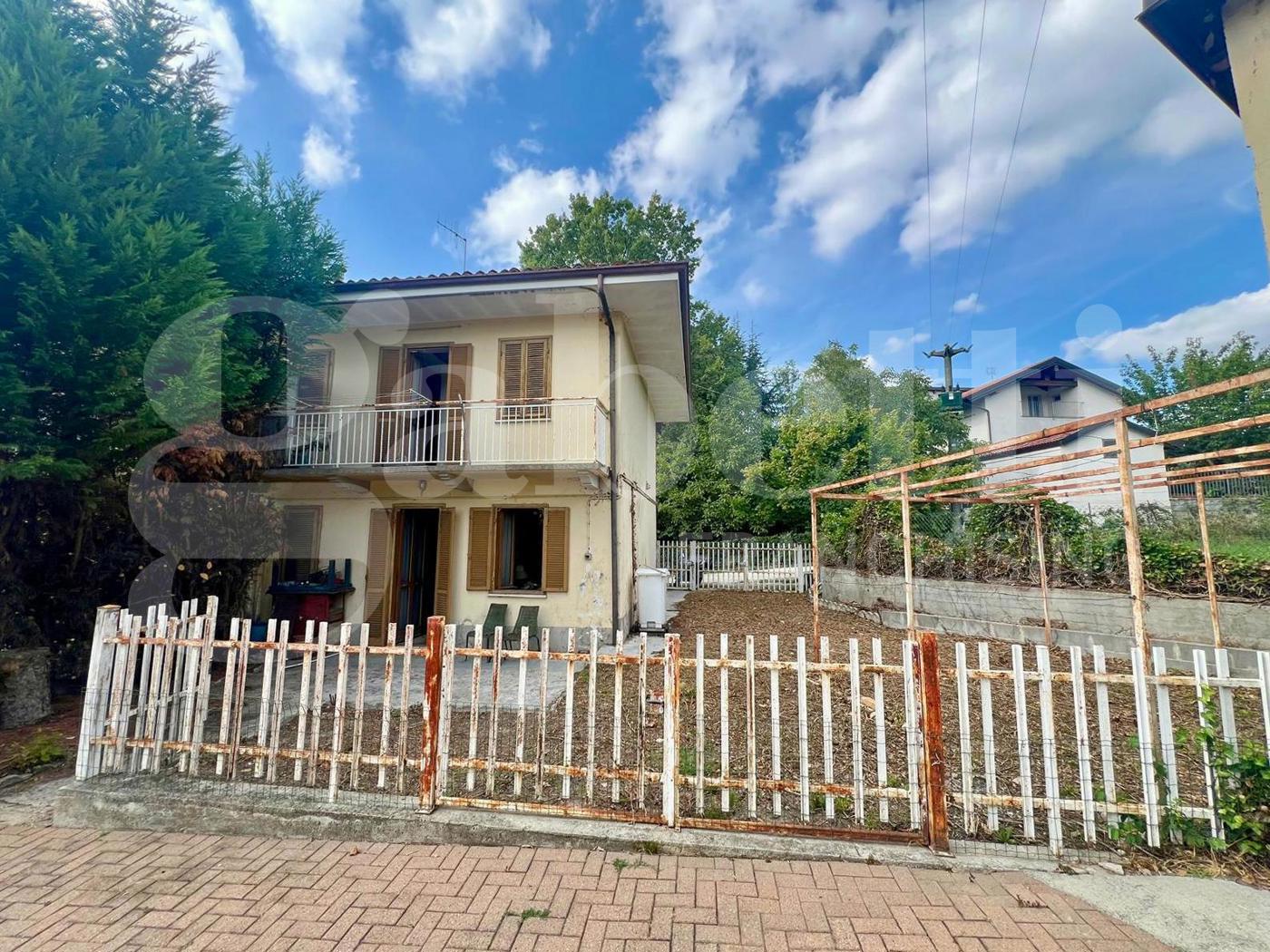 Casa indipendente con giardino a La Morra