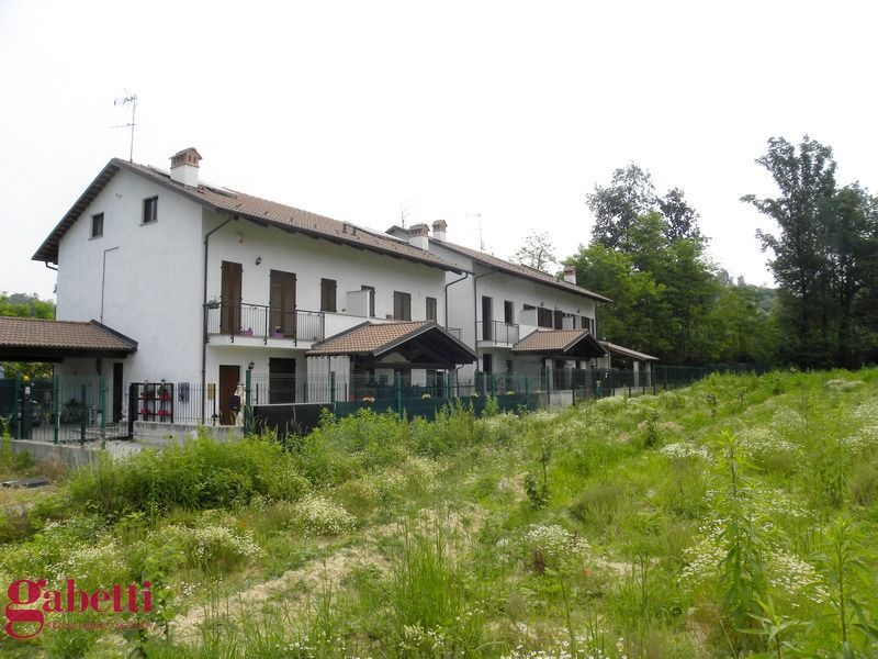 Villa con giardino a Pocapaglia