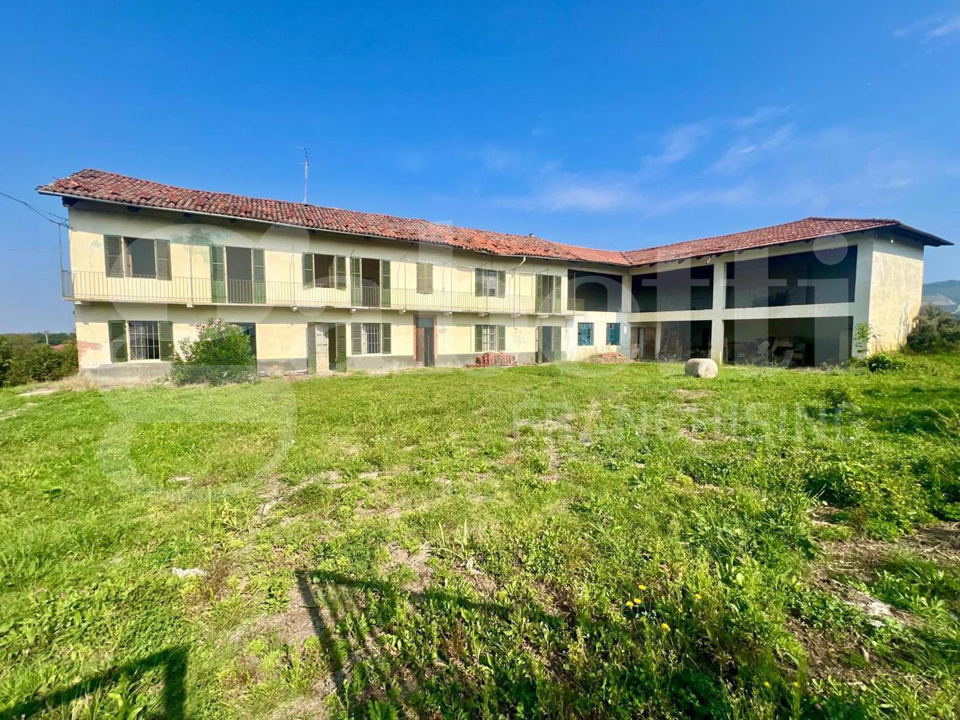 Rustico con giardino a Barolo